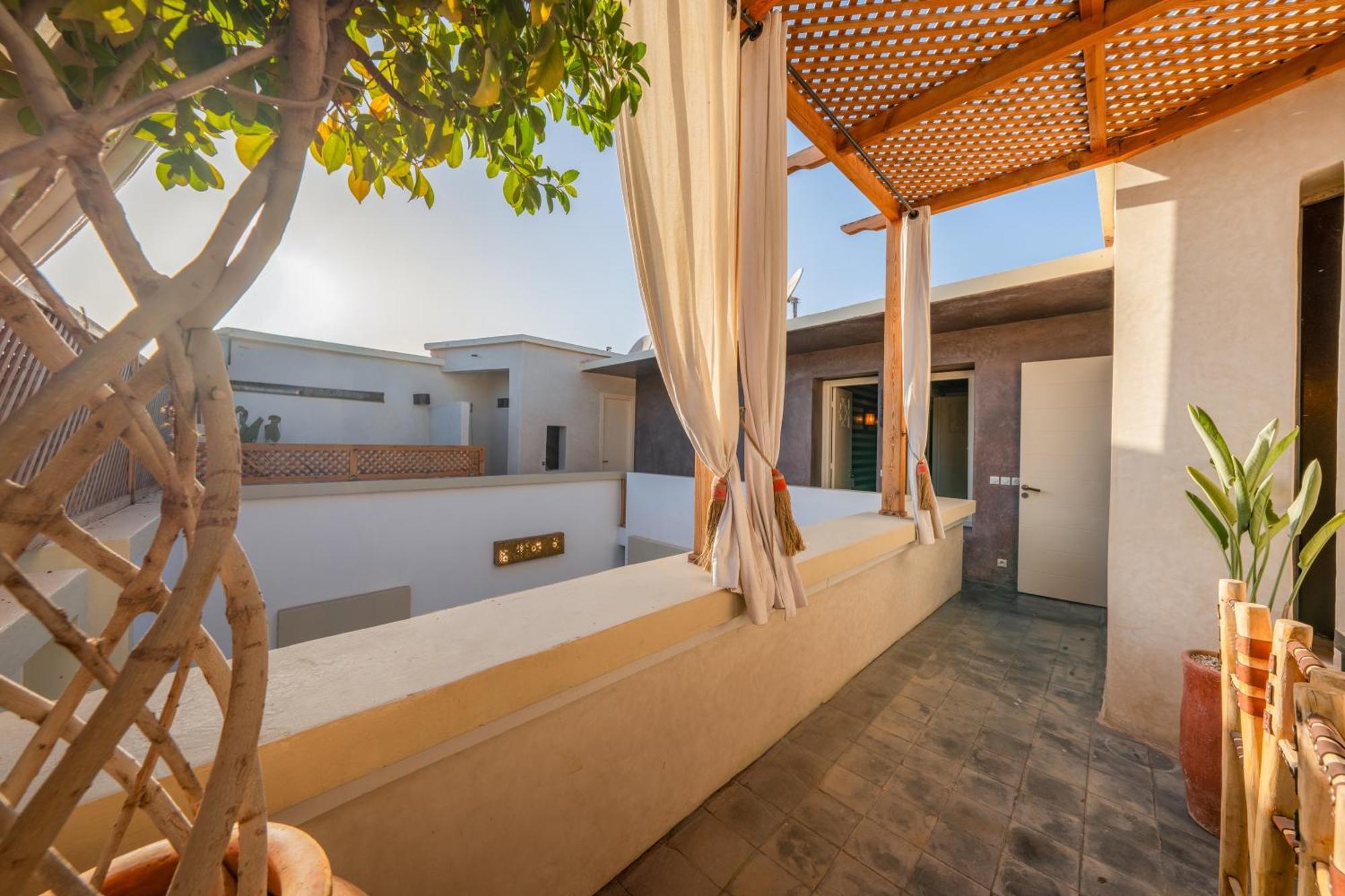 Sabbar Private 4-bedroom With Heated Pool, Free Wifi & Breakfast Riad *