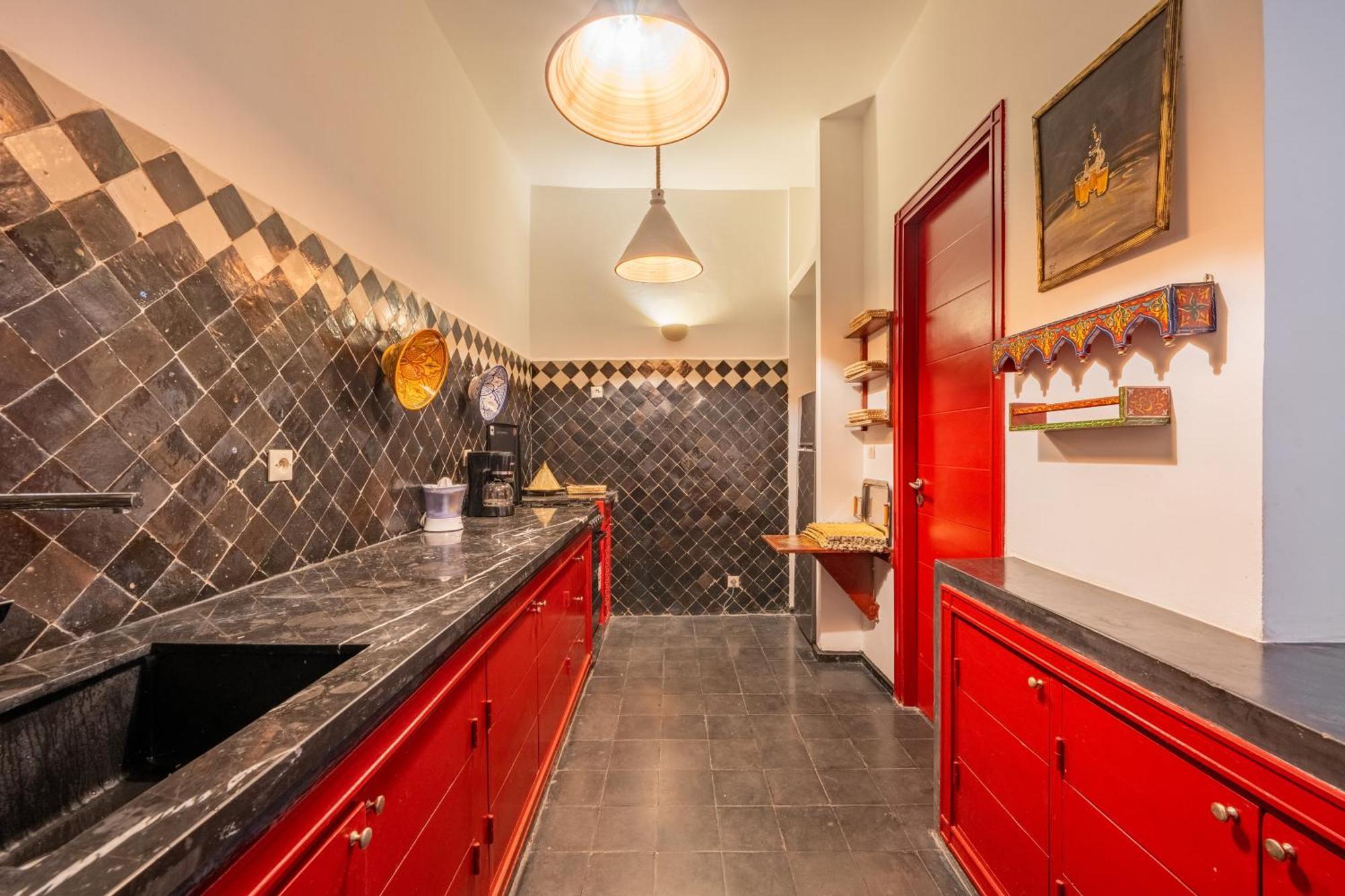 Sabbar Private 4-bedroom With Heated Pool, Free Wifi & Breakfast *