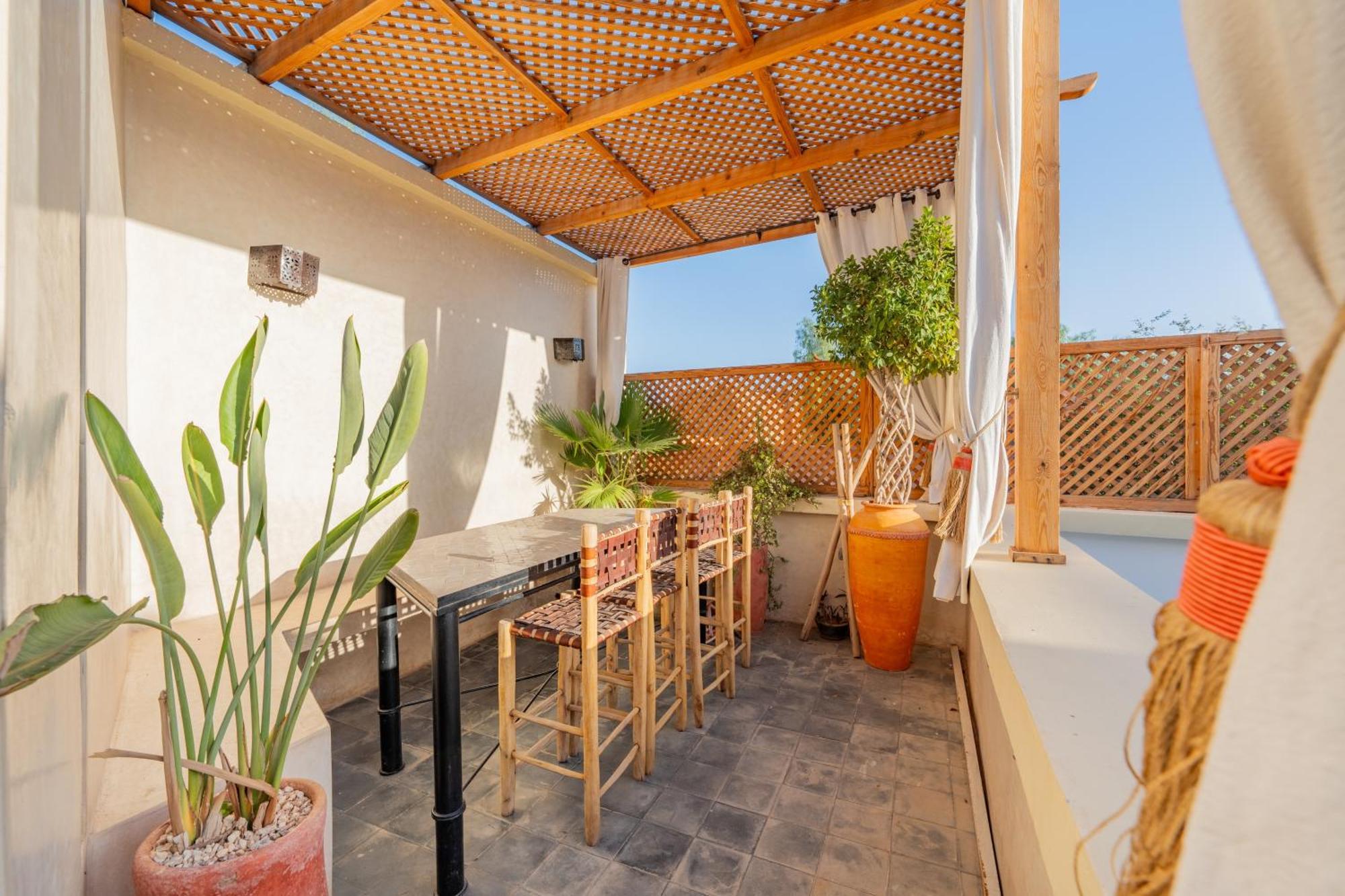Riad Sabbar Private 4-bedroom With Heated Pool, Free Wifi & Breakfast
