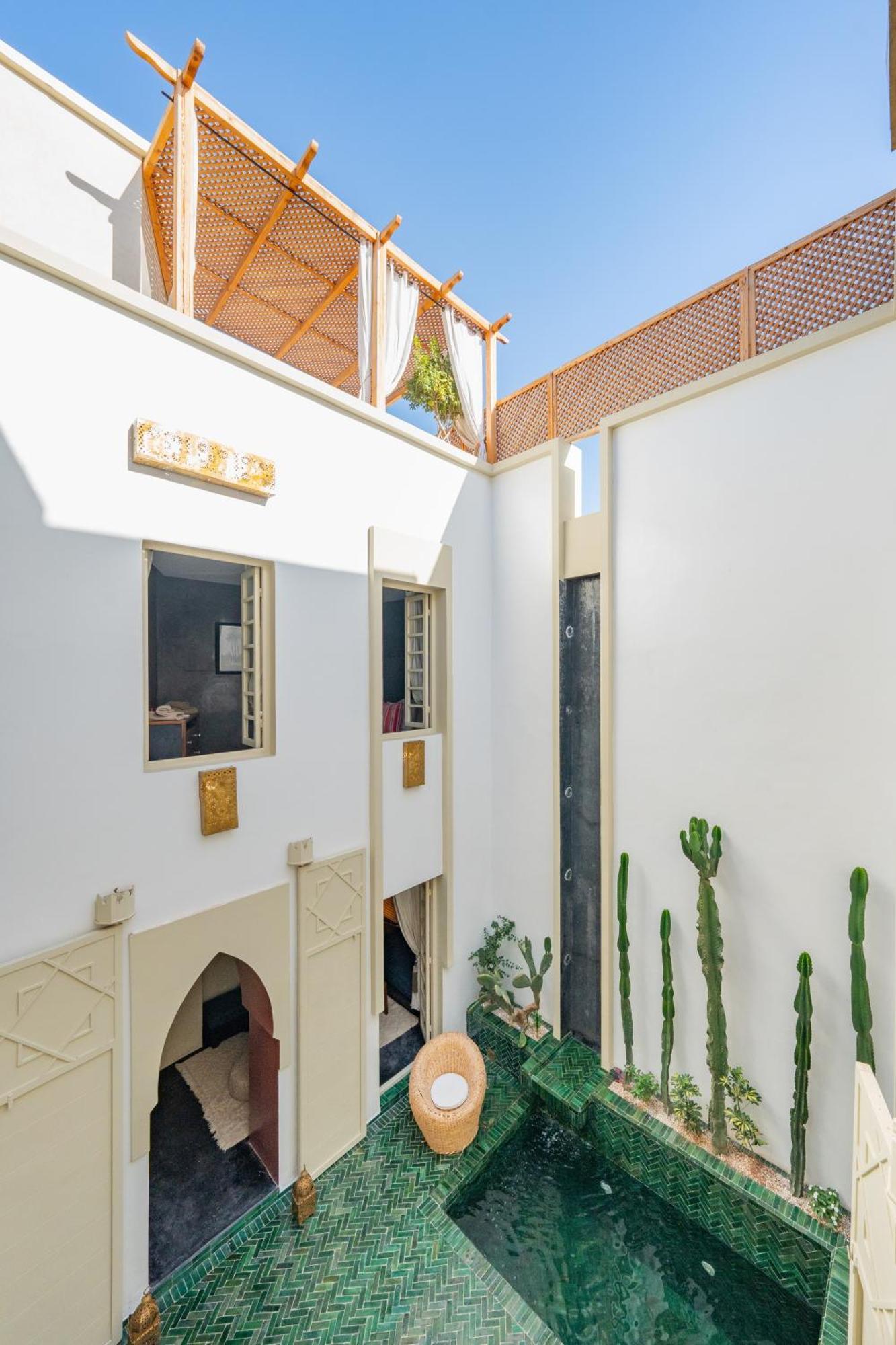 Sabbar Private 4-bedroom With Heated Pool, Free Wifi & Breakfast Riad *