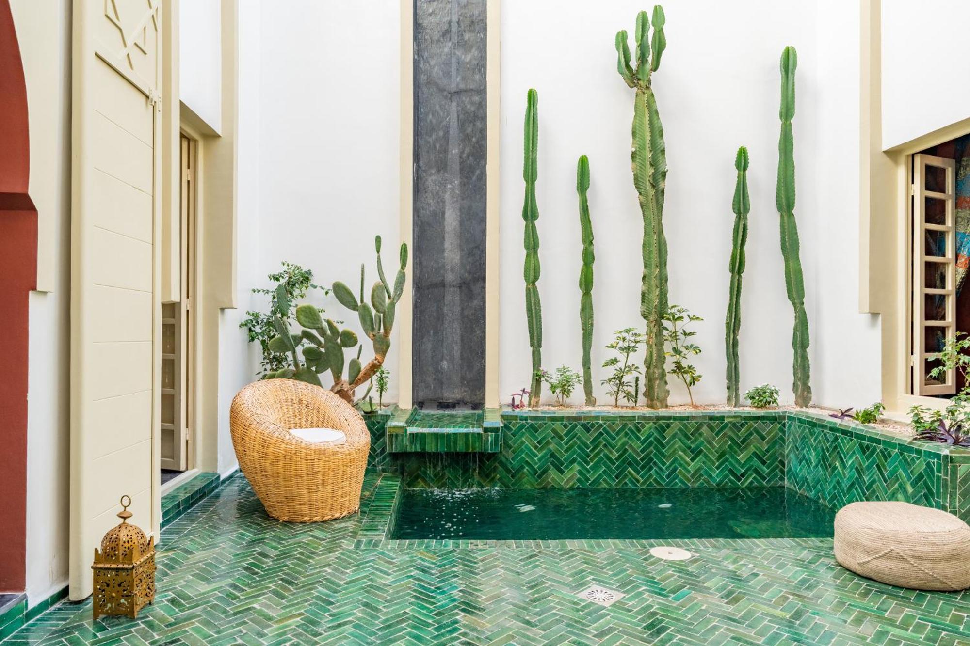 Sabbar Private 4-bedroom With Heated Pool, Free Wifi & Breakfast *